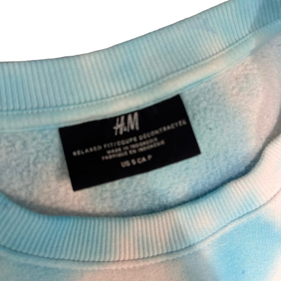 H&M Blue and White Tie Dye Crewneck Sweatshirt - Size Small - Picture 4 of 5